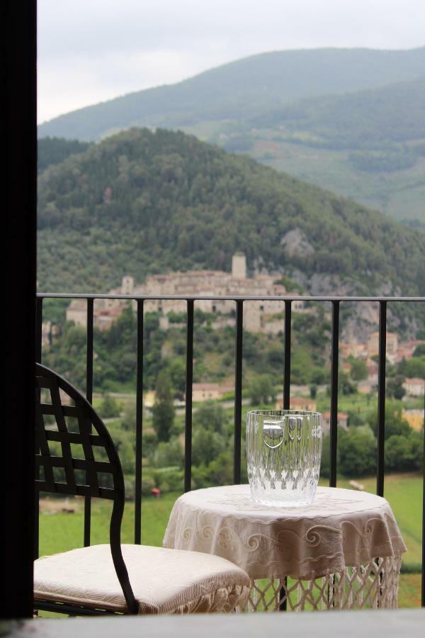 Il Castello sul Lago Arrone Esterno foto