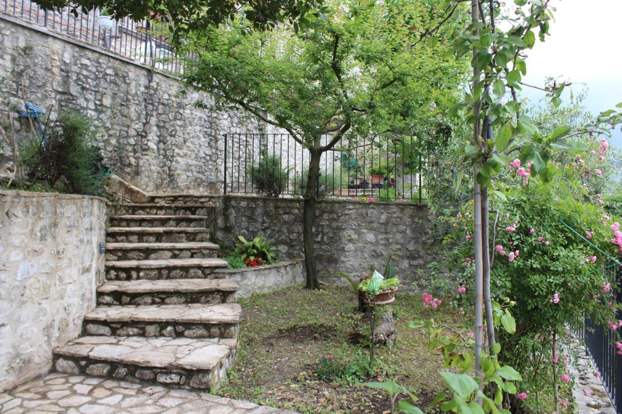 Il Castello sul Lago Arrone Esterno foto